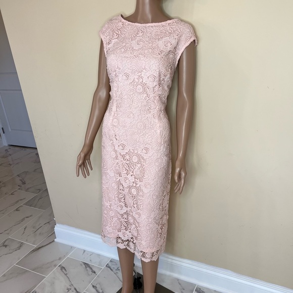 Maggy London Dresses & Skirts - 𝅺Maggy London lace dress